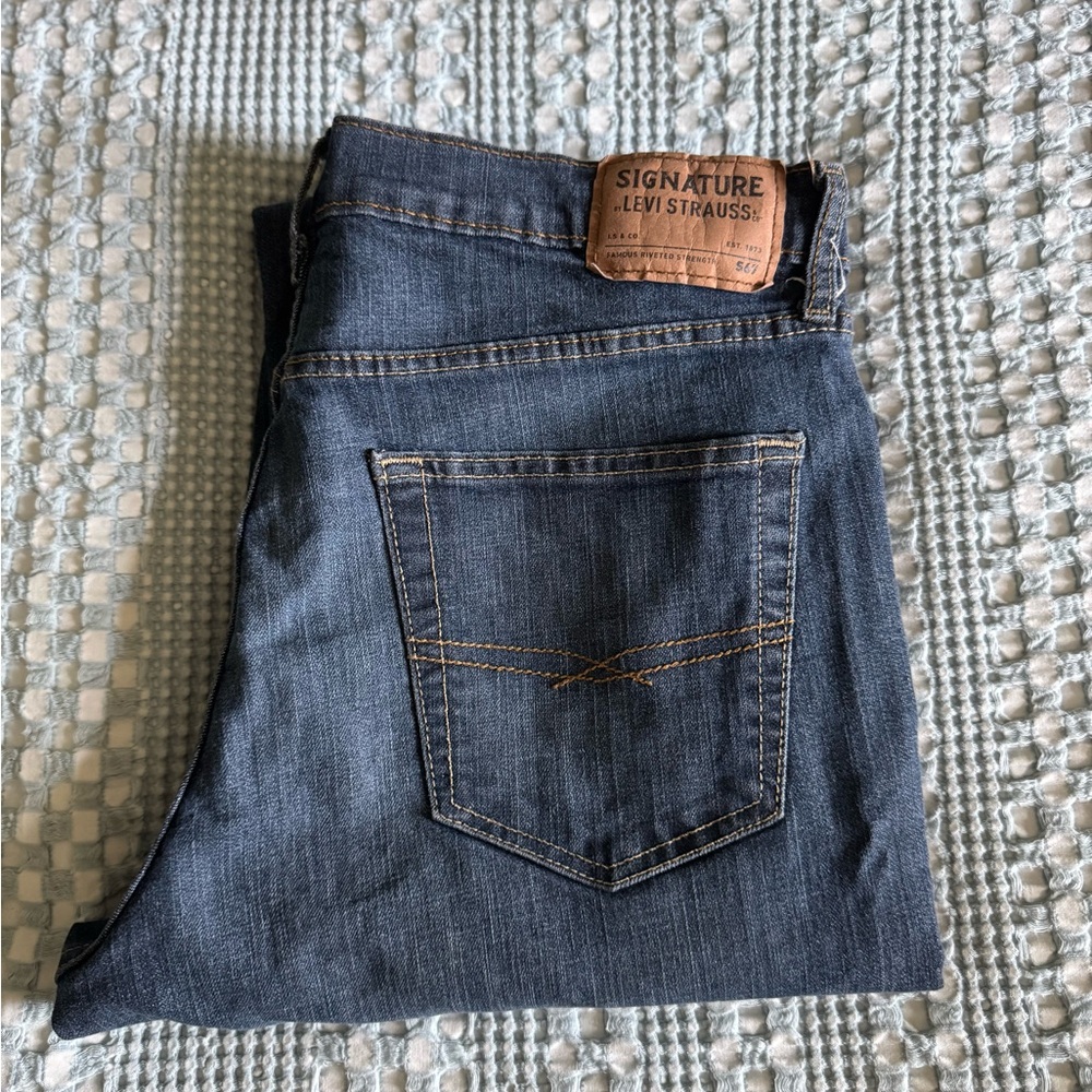 Signature by Levi Strauss Classic Blue Jeans